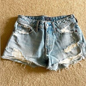 Abercrombie & Fitch distressed denim shorts - size 00